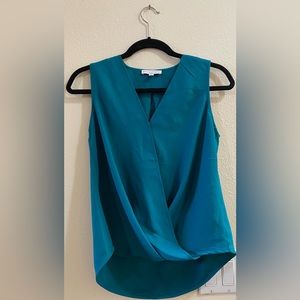 Madison d’ Amelie. Flowy V-Neck Blouse. Size: Extra Small.